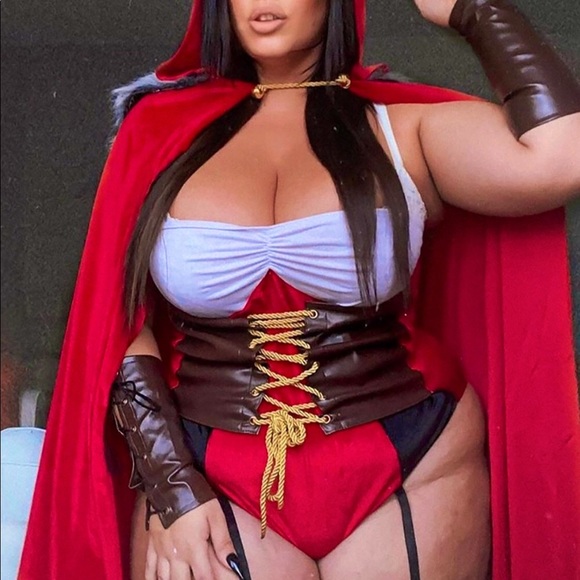 Red Haute Storybook Costume - Picture 5 of 9